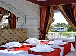 Corolla Hotel Restaurant 13