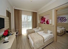 Corolla Hotel Rooms 04